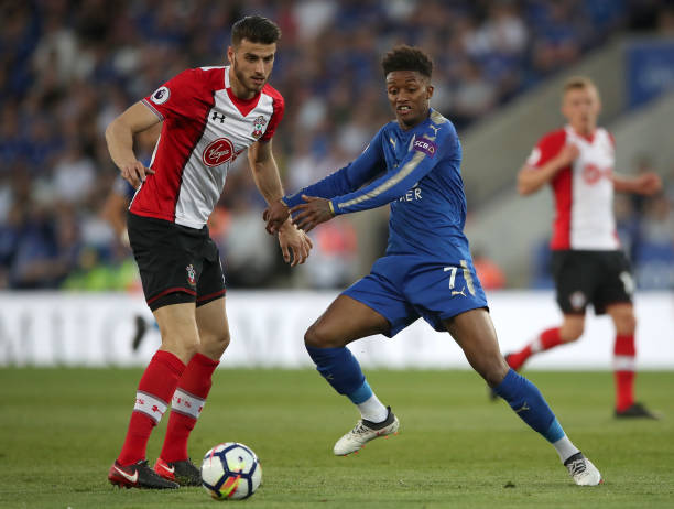 而紧随其后 而紧随其后